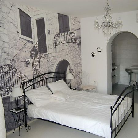 Studio Apartment For 2 Adults And 1 Child Makarska Eksteriør billede