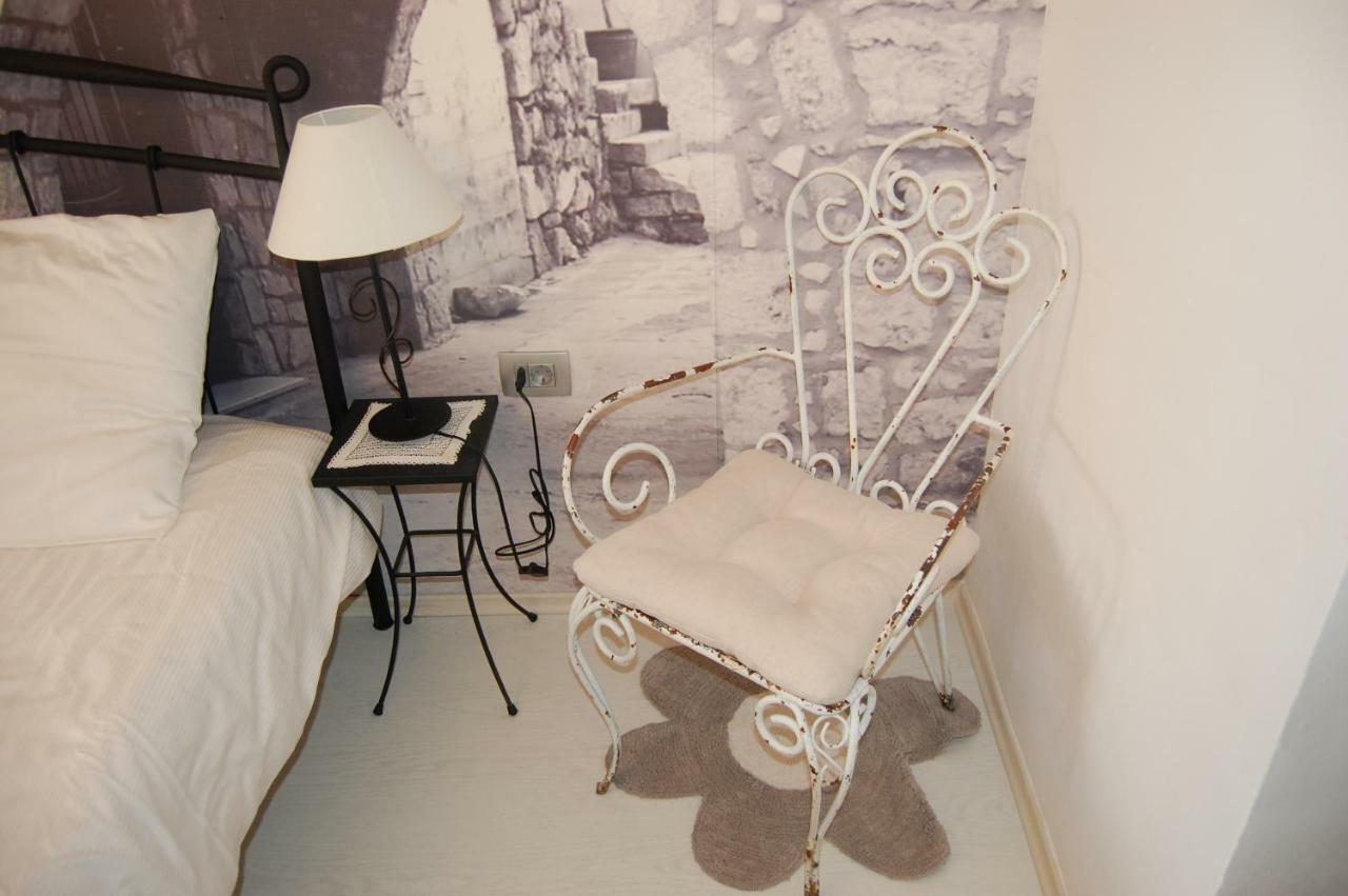 Studio Apartment For 2 Adults And 1 Child Makarska Eksteriør billede