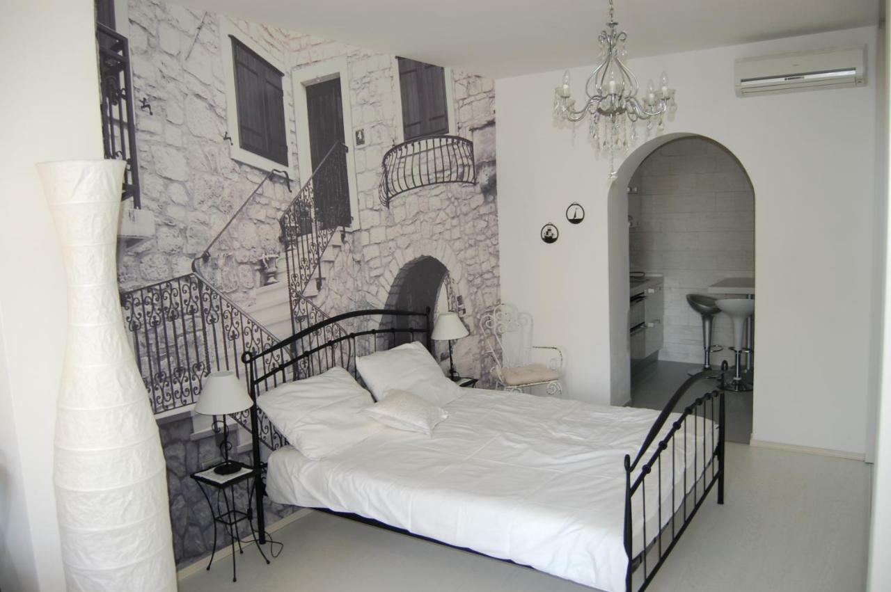 Studio Apartment For 2 Adults And 1 Child Makarska Eksteriør billede