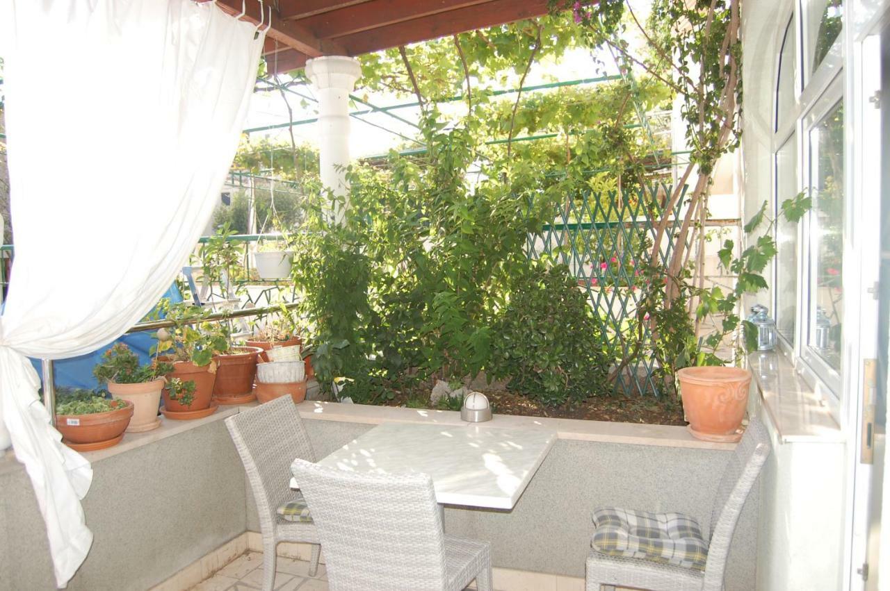 Studio Apartment For 2 Adults And 1 Child Makarska Eksteriør billede