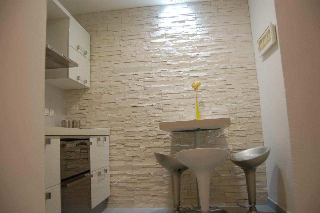 Studio Apartment For 2 Adults And 1 Child Makarska Eksteriør billede