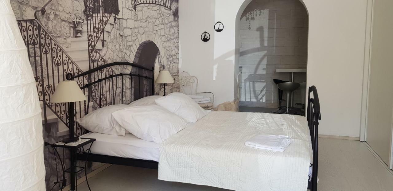 Studio Apartment For 2 Adults And 1 Child Makarska Eksteriør billede