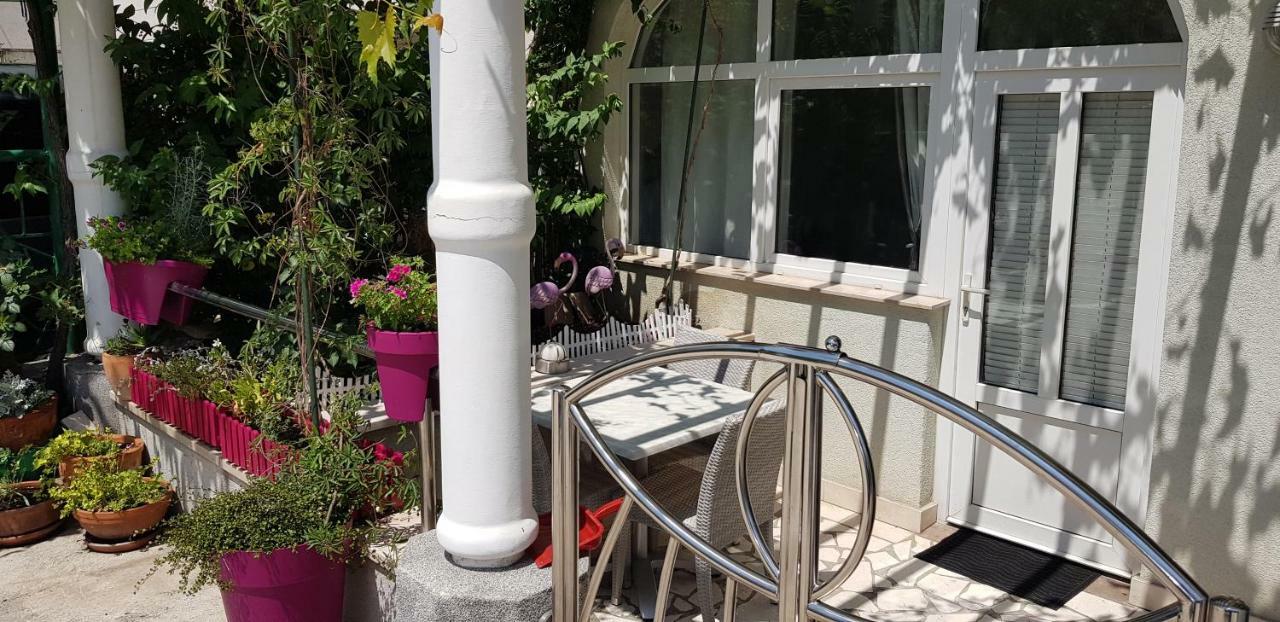 Studio Apartment For 2 Adults And 1 Child Makarska Eksteriør billede